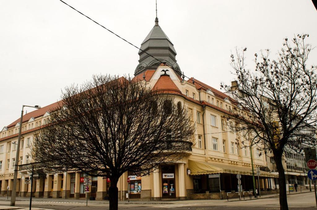 Hotel Dorottya Капошвар Экстерьер фото