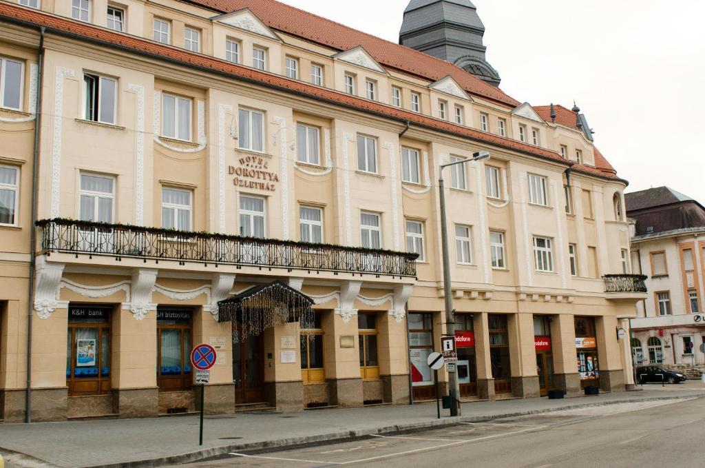 Hotel Dorottya Капошвар Экстерьер фото